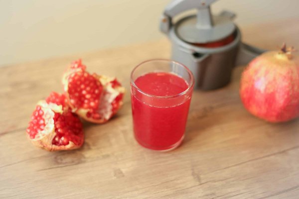 Quels sont les effets positifs de la consommation de jus de grenade sur la santé cognitive et comment l'intégrer dans votre alimentation ?