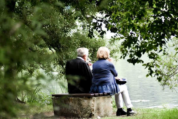 Comment les seniors peuvent-ils intégrer des exercices de proprioception pour améliorer leur équilibre?